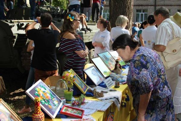 В прифронтовой Авдеевке торжественно отметили День Независимости Украины