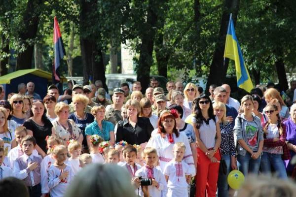 В прифронтовой Авдеевке торжественно отметили День Независимости Украины