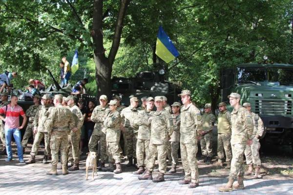 В прифронтовой Авдеевке торжественно отметили День Независимости Украины