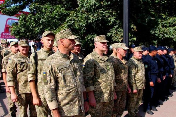 В Мариуполе защитники Украины вместе с жителями города отметили День независимости