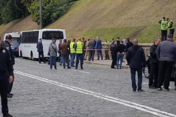 В результате взрыва в Киеве пострадали 2 человека В результате взрыва в Киеве пострадали 2 человека