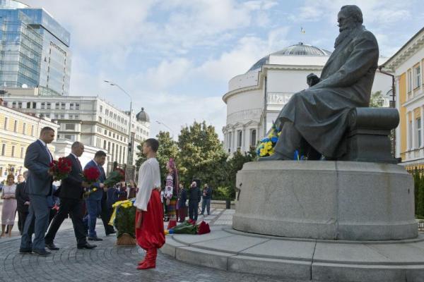 Гройсман принял участие в праздничных мероприятиях по случаю Дня Независимости Украины 