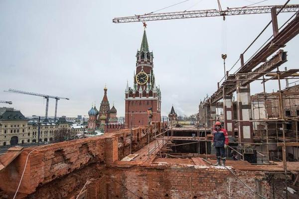 На территории Кремля демонтируют здание, напоминающее очертаниями украинский трезубец - журналист