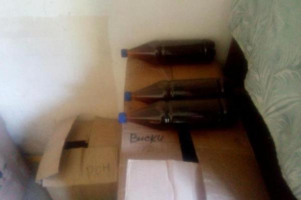 В Донецкой области мать и сын наладили "семейный бизнес" по продаже фальсифицированного алкоголя