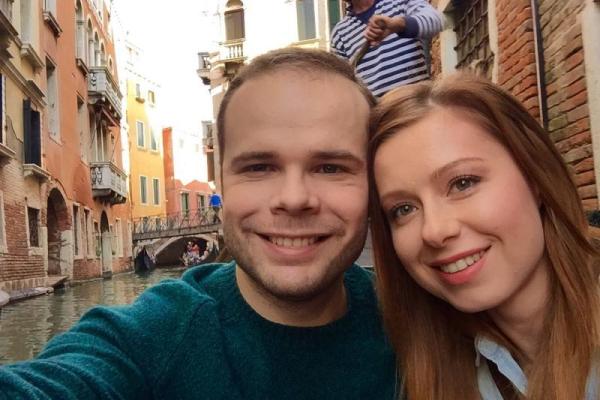 Продюсер Максим Фадеев сообщил радостную новость: певица Юлия Савичева стала мамой в первый раз Продюсер Максим Фадеев сообщил радостную новость: певица Юлия Савичева стала мамой в первый раз