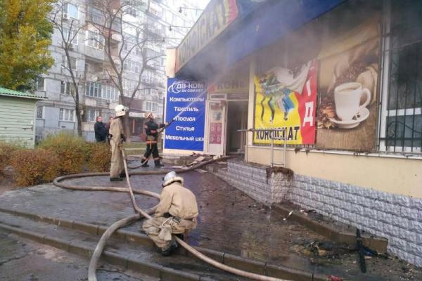 В Энергодаре спасатели тушили пожар в торговом комплексе В Энергодаре спасатели тушили пожар в торговом комплексе
