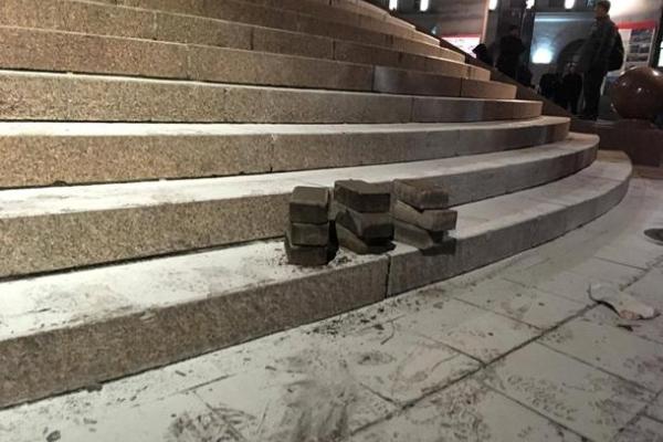 В Киеве на Майдане сотрудники полиции снесли палатки, установленные митингующими