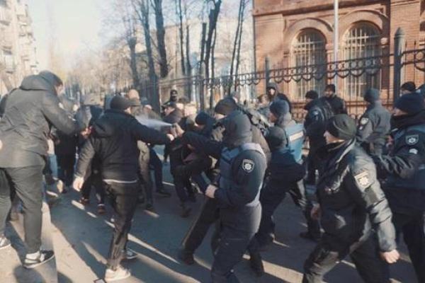 В Харькове активисты устроили погром на съемочной площадке сериала В Харькове активисты устроили погром на съемочной площадке сериала