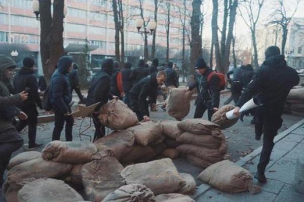 В Харькове активисты устроили погром на съемочной площадке сериала В Харькове активисты устроили погром на съемочной площадке сериала
