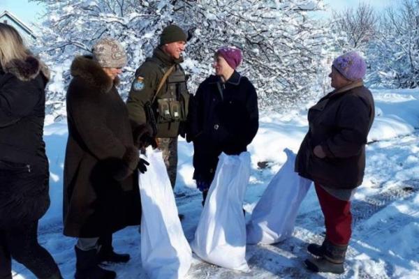 Члены СІМІС привезли помощь жителям Гладосово и Травневого, которые перешли под контроль ВСУ Члены СІМІС привезли помощь жителям Гладосово и Травневого, которые перешли под контроль ВСУ