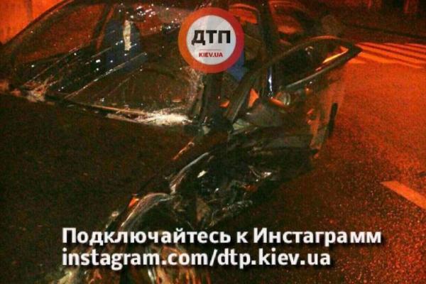 В Киеве столкнулись Skoda и Daewoo: в аварии пострадали 5 человек В Киеве столкнулись Skoda и Daewoo: в аварии пострадали 5 человек
