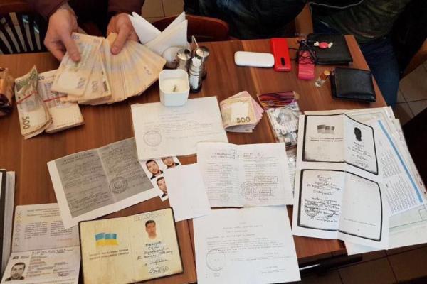СБУ арестовала членов преступной группы, наладившей канал нелегальной миграции СБУ арестовала членов преступной группы, наладившей канал нелегальной миграции