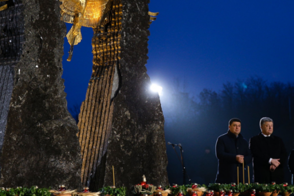 Порошенко принял участие в траурных мероприятиях ко Дню памяти жертв голодоморов Порошенко принял участие в траурных мероприятиях ко Дню памяти жертв голодоморов