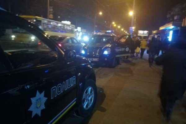 Ночные погромы в Киеве: полиция задержала активистов Национального корпуса Ночные погромы в Киеве: полиция задержала активистов Национального корпуса