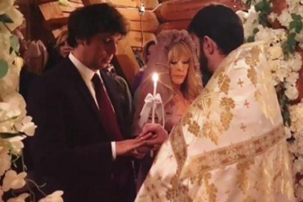 "Мы венчались": Максим Галкин сообщил, что обвенчался с Аллой Пугачевой "Мы венчались": Максим Галкин сообщил, что обвенчался с Аллой Пугачевой