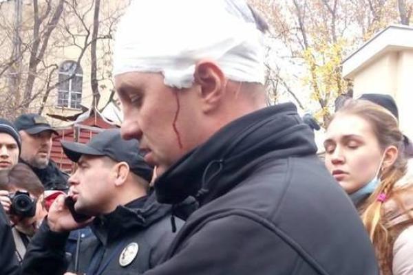 В Одессе митинг против застройки Городского сада перерос в столкновения активистов с полицией В Одессе митинг против застройки Городского сада перерос в столкновения активистов с полицией