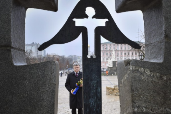 Президент почтил память жертв Голодомора в Украине 1932-1933 годов Президент почтил память жертв Голодомора в Украине 1932-1933 годов