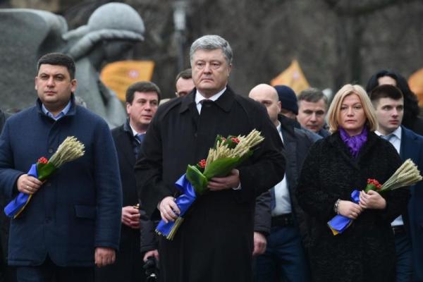 Порошенко принял участие в траурных мероприятиях ко Дню памяти жертв голодоморов Порошенко принял участие в траурных мероприятиях ко Дню памяти жертв голодоморов
