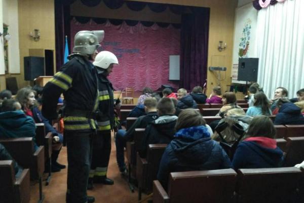 В Каменце-Подольском горело общежитие колледжа: спасатели эвакуировали 150 студентов В Каменце-Подольском горело общежитие колледжа: спасатели эвакуировали 150 студентов