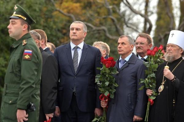 Путин приехал в Крым на открытие памятника императору Александру III Путин приехал в Крым на открытие памятника императору Александру III