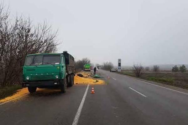 В Винницкой области при столкновении двух грузовиков погиб водитель бензовоза В Винницкой области при столкновении двух грузовиков погиб водитель бензовоза