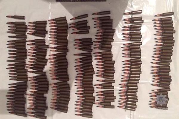 В Днепропетровской области полиция выявила автомобиль с арсеналом боеприпасов В Днепропетровской области полиция выявила автомобиль с арсеналом боеприпасов