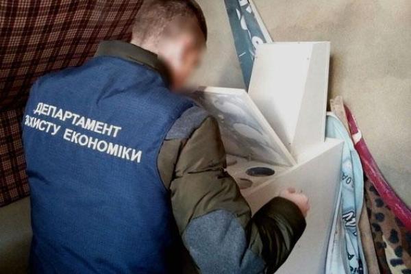 В Луцке ликвидированы подпольные цеха по обработке янтаря В Луцке ликвидированы подпольные цеха по обработке янтаря