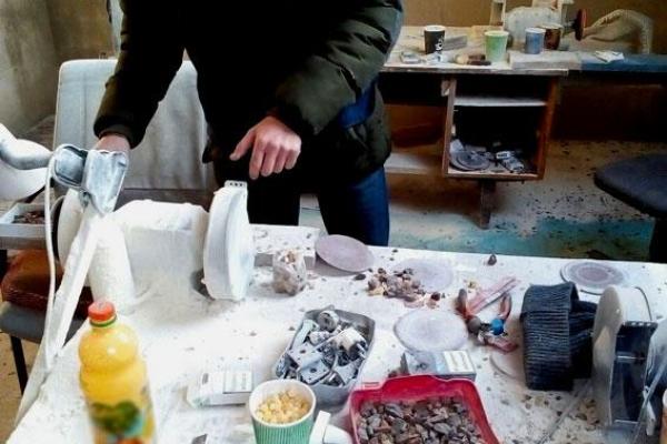 В Луцке ликвидированы подпольные цеха по обработке янтаря В Луцке ликвидированы подпольные цеха по обработке янтаря