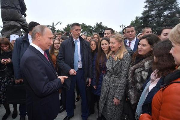 Путин приехал в Крым на открытие памятника императору Александру III Путин приехал в Крым на открытие памятника императору Александру III