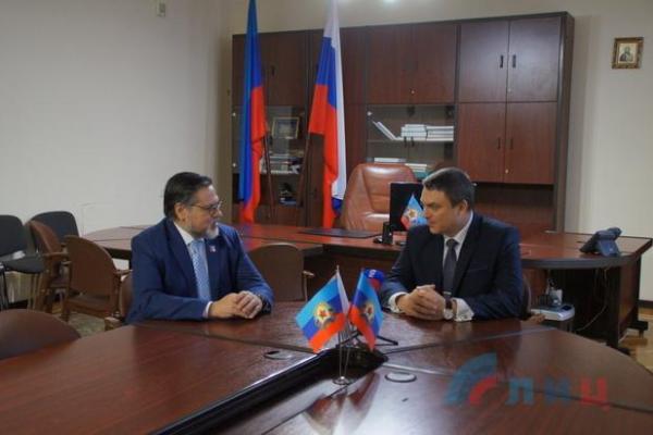 Пасечник "официально" вступил в должность исполняющего обязанности "главы ЛНР" Пасечник "официально" вступил в должность исполняющего обязанности "главы ЛНР"