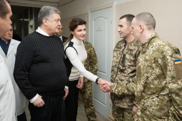 Президент посетил освобожденных военных, находящихся на реабилитации в госпитале Президент посетил освобожденных военных, находящихся на реабилитации в госпитале