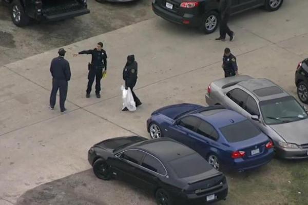 В США мужчина убил в автосалоне двух людей и сам застрелился