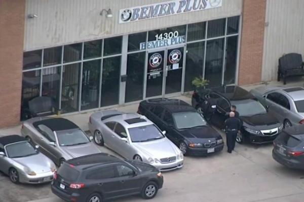 В США мужчина убил в автосалоне двух людей и сам застрелился