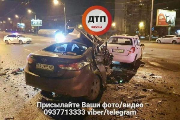 В Киеве в лобовом ДТП погиб водитель автомобиля Hyundai Elantra В Киеве в лобовом ДТП погиб водитель автомобиля Hyundai Elantra