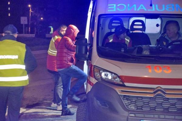 В Киеве пьяный водитель угробил свой автомобиль Honda Civic, влетев на скорости в отбойник В Киеве пьяный водитель угробил свой автомобиль Honda Civic, влетев на скорости в отбойник
