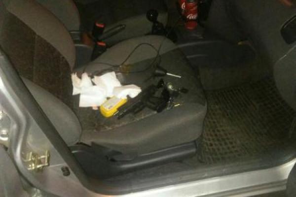 В Запорожье задержали двух мужчин, напавших с ножом на иностранцев В Запорожье задержали двух мужчин, напавших с ножом на иностранцев