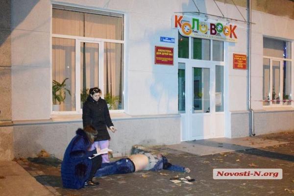 В центре Николаева, упав в яму, разбился насмерть сержант-контрактник ВСУ В центре Николаева, упав в яму, разбился насмерть сержант-контрактник ВСУ
