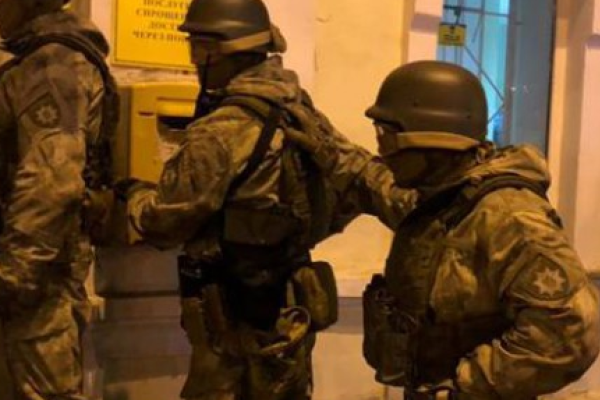 Штурм "Укрпочты" в Харькове: заложники освобождены, преступник задержан Штурм "Укрпочты" в Харькове: заложники освобождены, преступник задержан