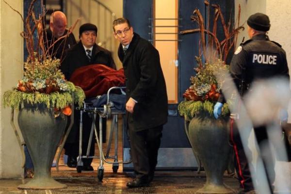 В Канаде полиция выясняет причины загадочной смерти миллиардера Бернарда Шермана и его жены