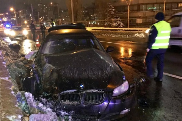 Смертельное ДТП в Киеве: водитель BMW сбежал с места аварии, бросив погибшего пассажира Смертельное ДТП в Киеве: водитель BMW сбежал с места аварии, бросив погибшего пассажира