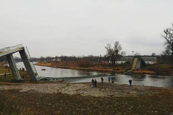 В Праге обрушился пешеходный мост: есть пострадавшие В Праге обрушился пешеходный мост: есть пострадавшие