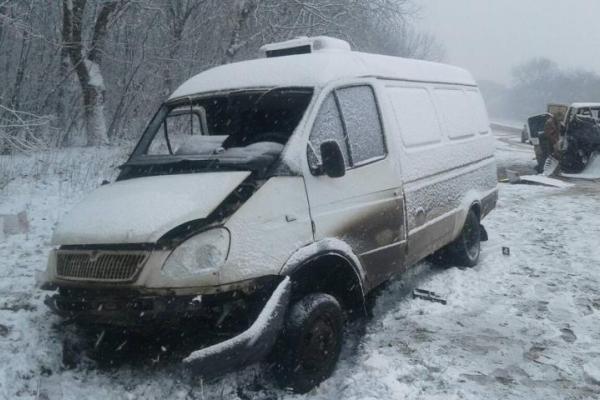 В Хмельницкой области спасатели доставали пострадавших в ДТП людей из покореженных авто В Хмельницкой области спасатели доставали пострадавших в ДТП людей из покореженных авто