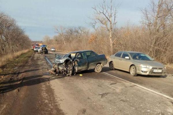 В ДТП на трассе "Мангуш-Никольское" пострадали 4 человека, 3 автомобиля разбиты В ДТП на трассе "Мангуш-Никольское" пострадали 4 человека, 3 автомобиля разбиты