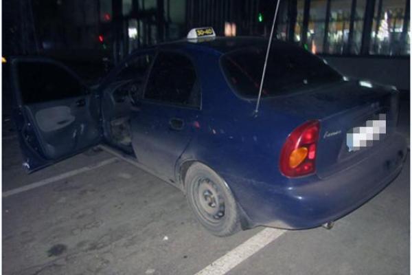 В Харькове пьяный пассажир напал с ножом на водителя такси В Харькове пьяный пассажир напал с ножом на водителя такси