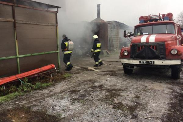 В Днепре спасатели ликвидировали пожар в цеху по производству обуви В Днепре спасатели ликвидировали пожар в цеху по производству обуви