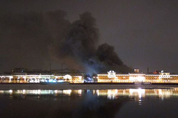 В Санкт-Петербурге горит корпус Военно-морской академии  В Санкт-Петербурге горит корпус Военно-морской академии