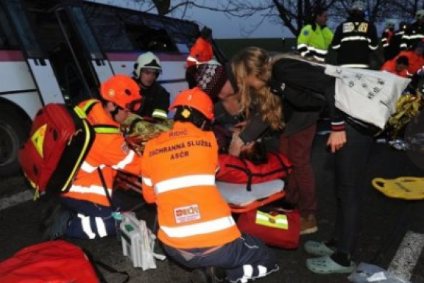 В Праге столкнулись рейсовый автобус и Skodа: 3 человека погибли, более 40 ранены