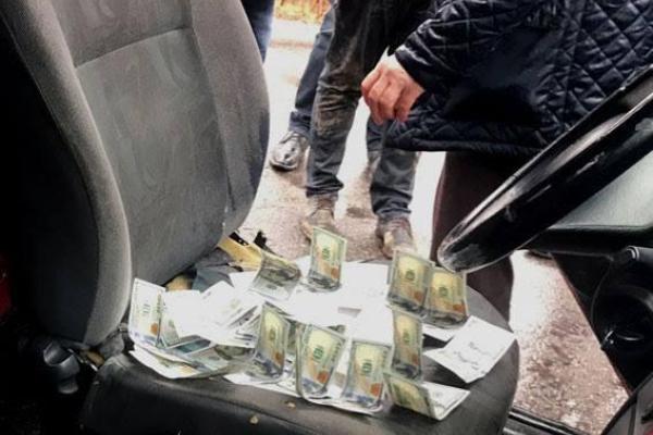 "Дополнительный заработок": Чиновник Государственной исполнительной службы попался на взятке "Дополнительный заработок": Чиновник Государственной исполнительной службы попался на взятке