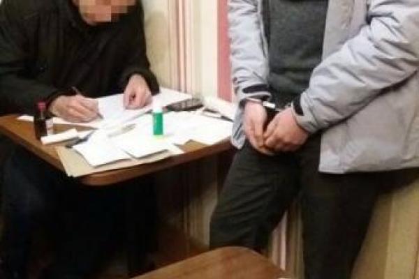 СБУ задержала на взятке работника таможни в Запорожье СБУ задержала на взятке работника таможни в Запорожье
