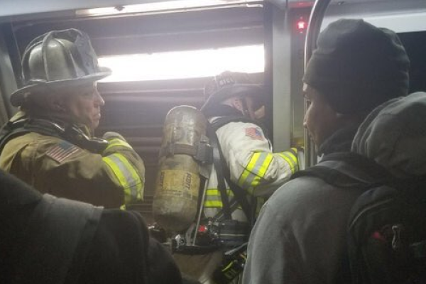 В Вашингтоне сошел с рельсов поезд метро: проводилась эвакуация пассажиров